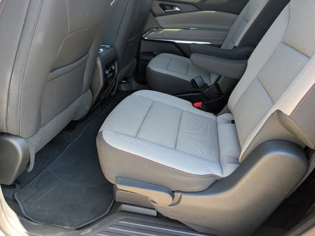 Used 2025 Chevrolet Traverse LT FWD image 13