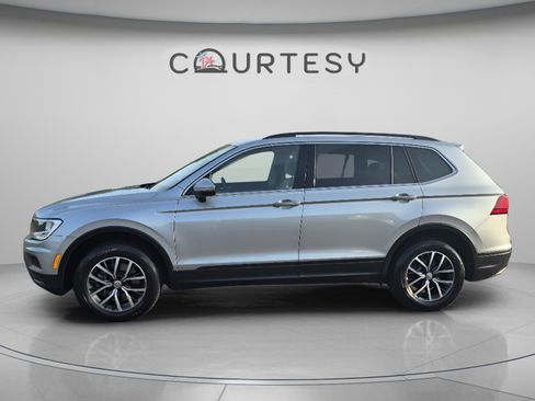 Used 2019 Volkswagen Tiguan SE AWD/4WD image 2