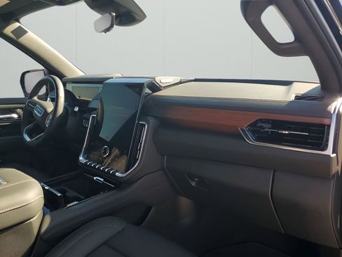 New 2026 GMC Yukon XL Denali w/ Denali Reserve Package image 14