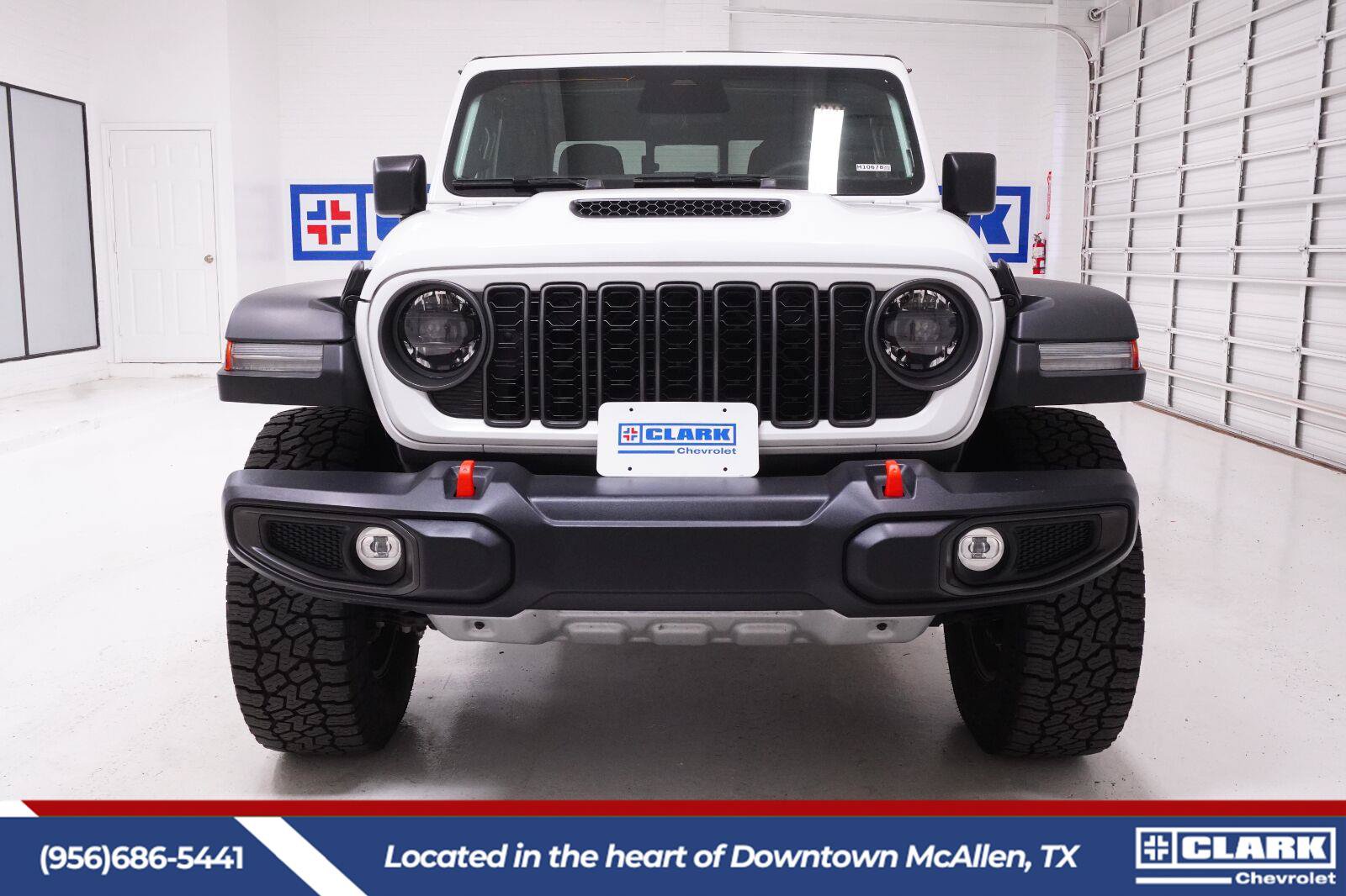 Used 2026 Jeep Gladiator Mojave AWD/4WD image 2