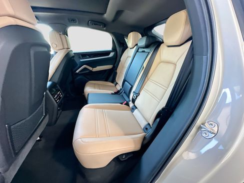 Used 2025 Porsche Cayenne Coupe image 26