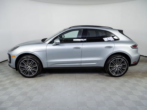 New 2026 Porsche Macan Base image 2