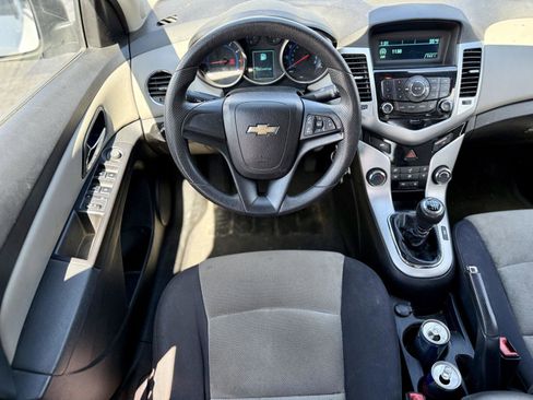 Used 2015 Chevrolet Cruze LS image 2