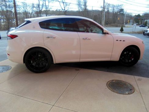 Used 2021 Maserati Levante AWD/4WD image 4