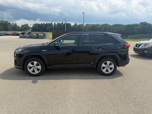 Used 2021 Toyota RAV4 XLE w/ Convenience Package AWD/4WD image 16
