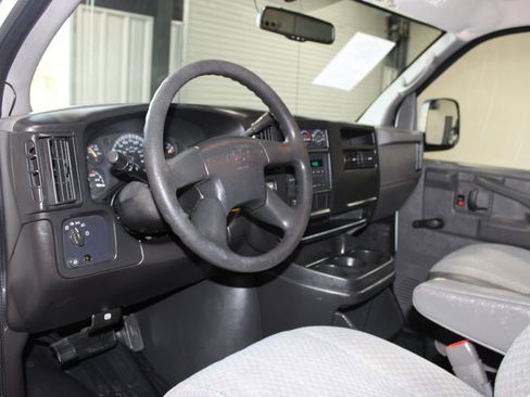Used 2005 Chevrolet Express 2500 image 6