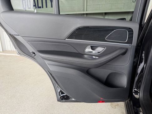 Used 2025 Mercedes-Benz GLE 450e 4MATIC image 14