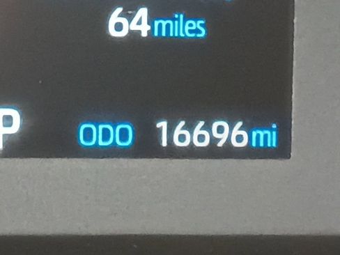 Used 2025 Toyota Corolla LE image 2