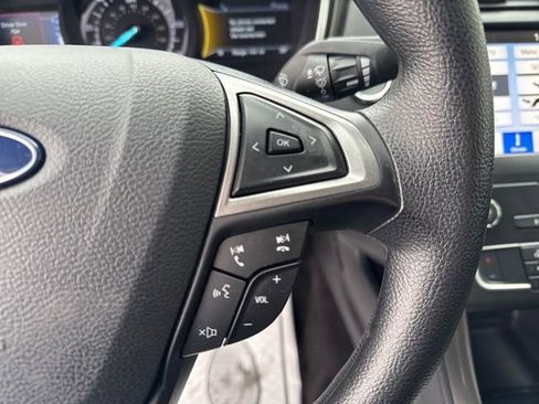 Used 2019 Ford Fusion SE FWD image 10