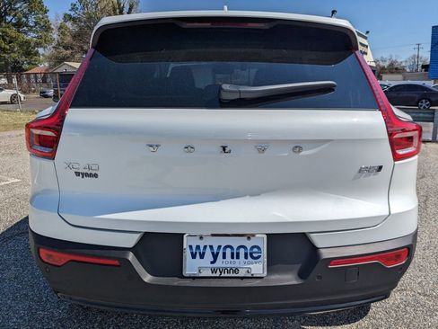 New 2025 Volvo XC40 B5 Ultra w/ Climate Package image 5