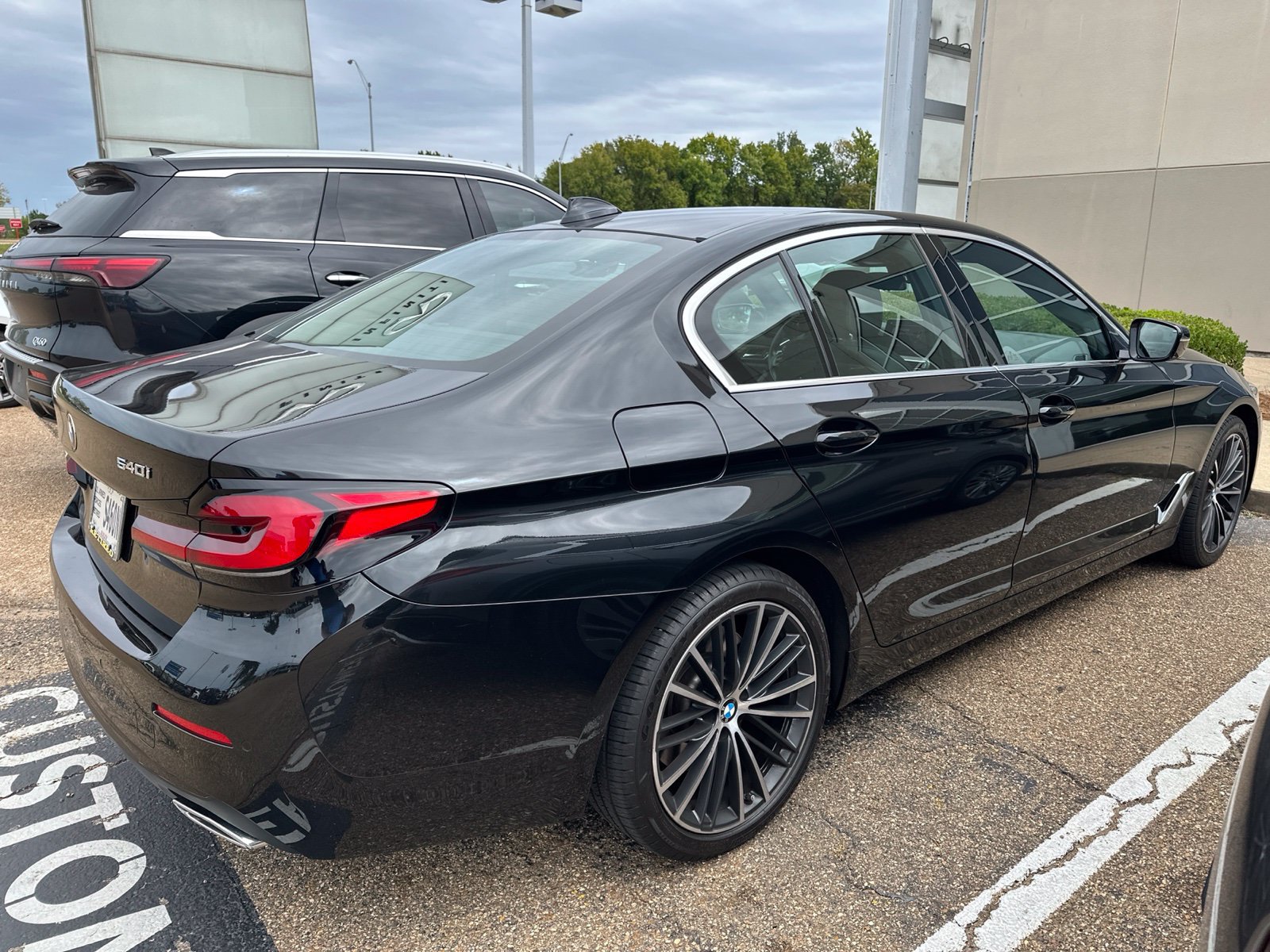 Used 2023 BMW 540i w/ Premium Package RWD image 5