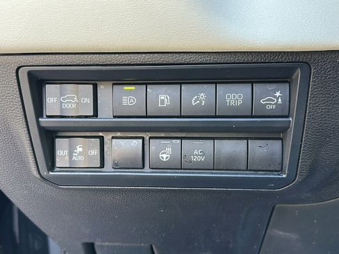 Used 2025 Toyota Sequoia Capstone image 16