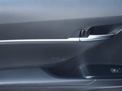 Used 2020 Toyota Camry LE image 33