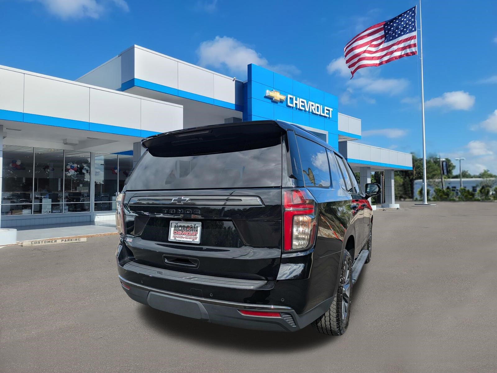 Used 2022 Chevrolet Tahoe Z71 w/ Luxury Package AWD/4WD image 3