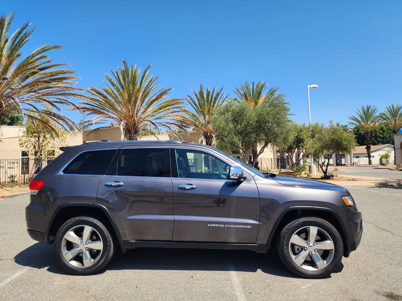 Used 2016 Jeep Grand Cherokee Limited w/ Luxury Group II AWD/4WD image 7