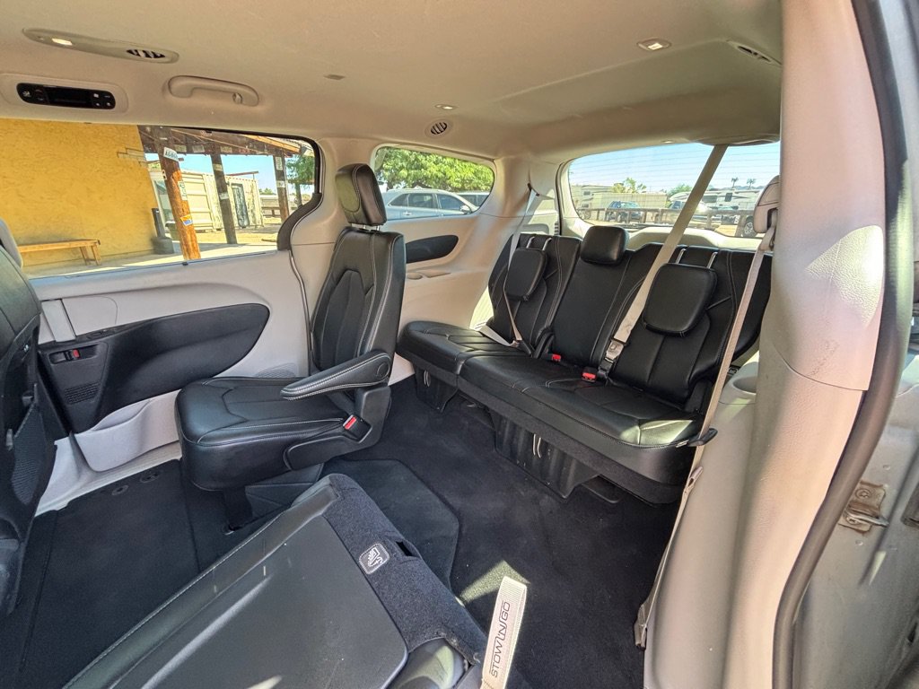 Used 2024 Chrysler Pacifica Touring-L AWD/4WD image 19