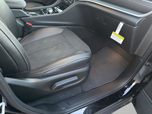 New 2025 Jeep Grand Cherokee L Altitude image 16