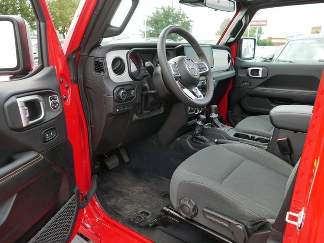 Used 2024 Jeep Wrangler Unlimited Sahara w/ Safety Group AWD/4WD image 12