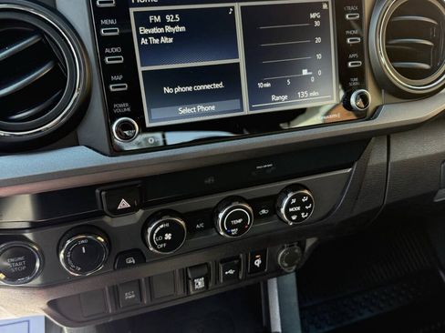 Used 2020 Toyota Tacoma TRD Sport AWD/4WD image 13