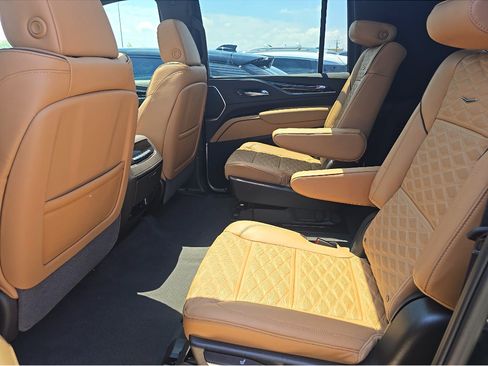 Used 2024 Cadillac Escalade ESV Sport w/ LPO, ONYX Package AWD/4WD image 8