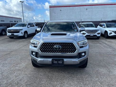 Used 2018 Toyota Tacoma TRD Sport RWD image 2
