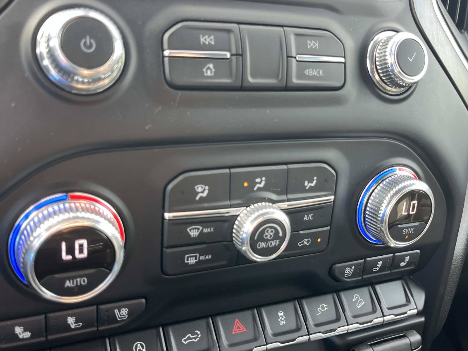 Used 2021 GMC Sierra 1500 AT4 w/ AT4 Premium Package AWD/4WD image 36