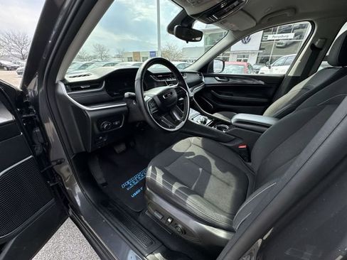 Used 2022 Jeep Grand Cherokee Laredo w/ Luxury Tech Group I image 10