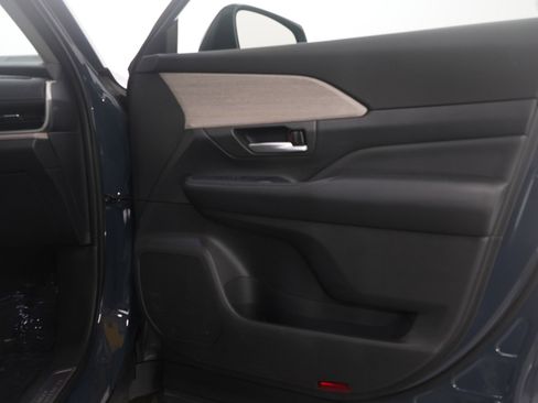 Used 2024 Toyota Grand Highlander Limited image 9