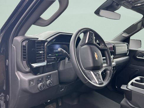 Used 2024 Chevrolet Silverado 1500 LT image 13