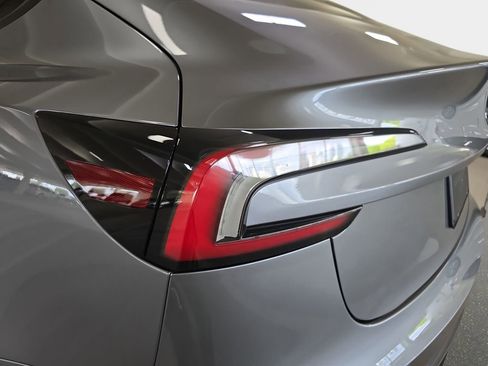 Used 2025 Tesla Model 3 Long Range image 33