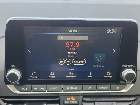 Used 2025 Nissan Altima 2.5 S FWD image 18