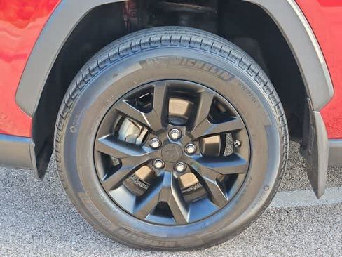 Used 2023 Toyota RAV4 LE FWD image 13
