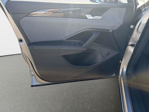 New 2025 Volkswagen Tiguan SE image 10