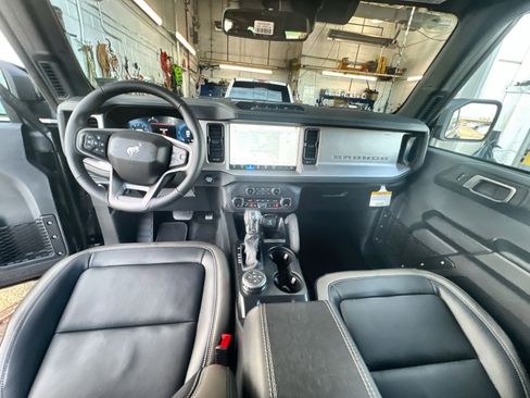 New 2025 Ford Bronco Outer Banks w/ Sasquatch Package image 23