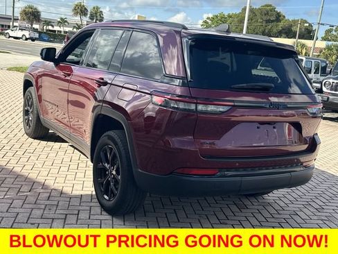 Used 2024 Jeep Grand Cherokee Altitude AWD/4WD image 12