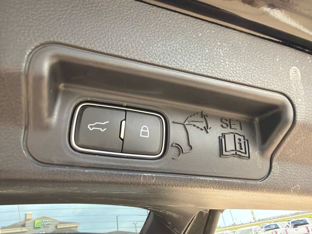 Used 2025 Ford Explorer ST AWD/4WD image 11