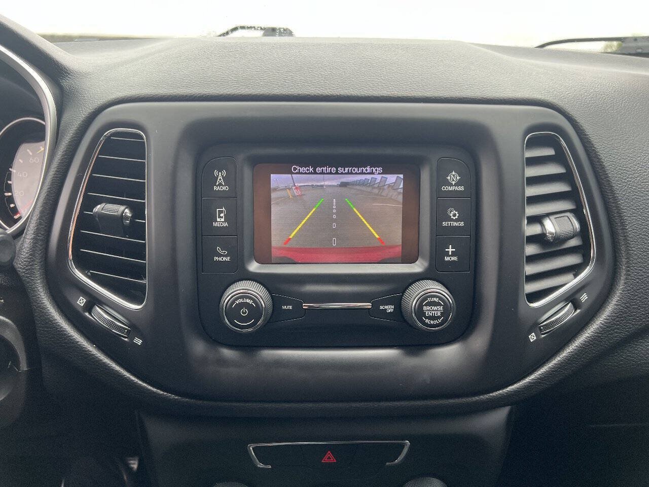 Used 2018 Jeep Compass Latitude AWD/4WD image 18
