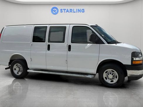Used 2025 Chevrolet Express 2500 w/ Driver Convenience Package RWD image 13