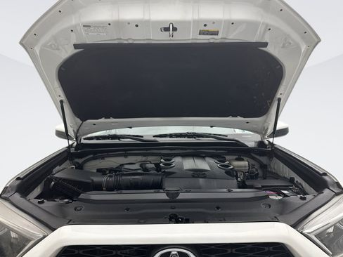 Used 2017 Toyota 4Runner SR5 AWD/4WD image 24
