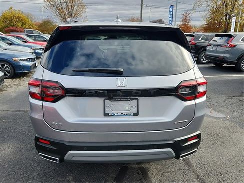 New 2025 Honda Pilot Touring image 5