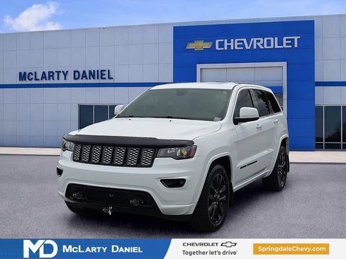 Used 2022 Jeep Grand Cherokee Laredo X AWD/4WD image 2