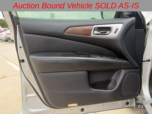 Used 2018 Nissan Pathfinder Platinum FWD image 12