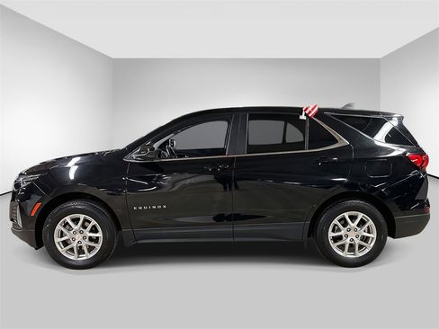 Used 2023 Chevrolet Equinox LT image 2