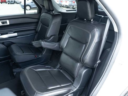 Used 2023 Ford Explorer XLT w/ Equipment Group 202A RWD image 14