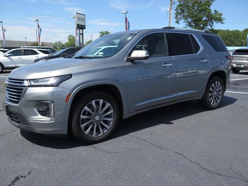Used 2023 Chevrolet Traverse Premier FWD image 8