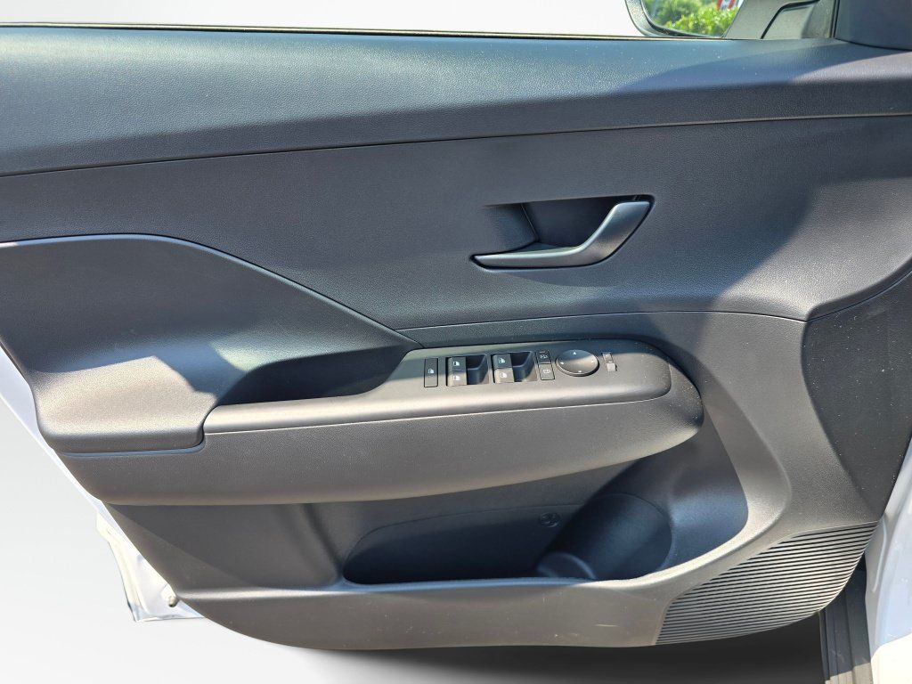 New 2027 Hyundai Kona SE AWD/4WD image 32