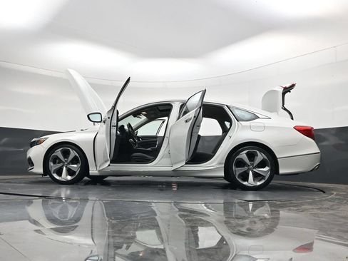 Used 2018 Honda Accord Touring image 43