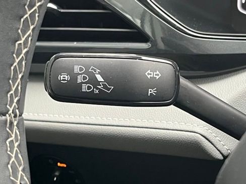 Used 2022 Volkswagen Taos SEL image 43