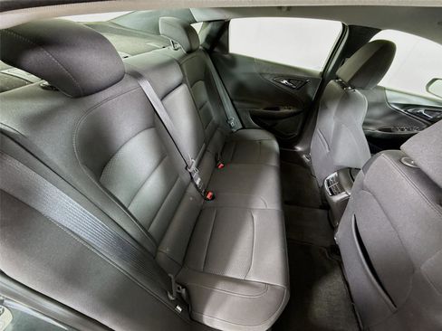 Used 2017 Chevrolet Malibu LT image 25
