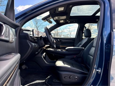 New 2026 Buick Enclave Avenir w/ Super Cruise Package image 9